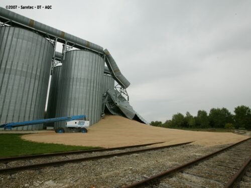 Désordre bâtiment : Effondrement de silos métalliques - Concours photo AQC 2007 - Groupe Saretec
