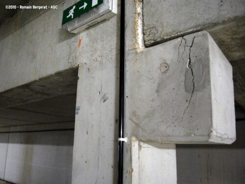 Désordre bâtiment : Fissuration d'un corbeau en béton armé - Concours photo AQC 2010 - Romain Bergerat