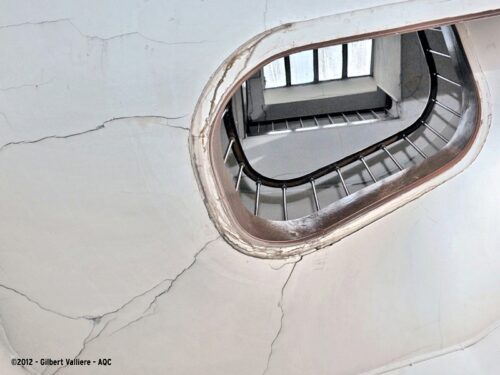 Désordre bâtiment : Désolidarisation d'un limon d'escalier - Concours photo AQC 2012 - Gilbert Valliere