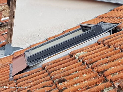 Désordre bâtiment : Mauvaise mise en oeuvre d'un châssis de toit - Concours photo AQC 2019 - Olivier Raynaud