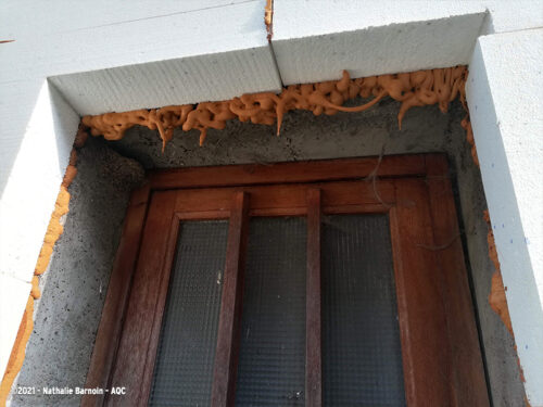 Désordre bâtiment : Complément d'ITE par de la mousse polyuréthane - Challenge photos MOOC AQC 2021 - Nathalie Barnoin