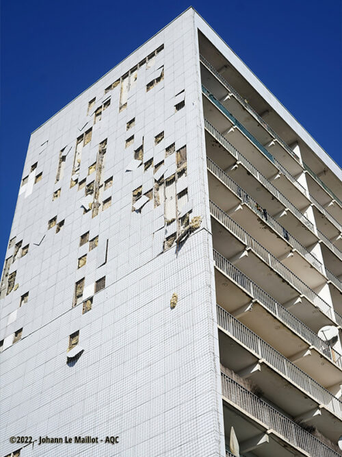 Désordre bâtiment : Dégradation de l'isolation thermique extérieure en façade - Concours photo AQC 2022 - Johann Le Maillot