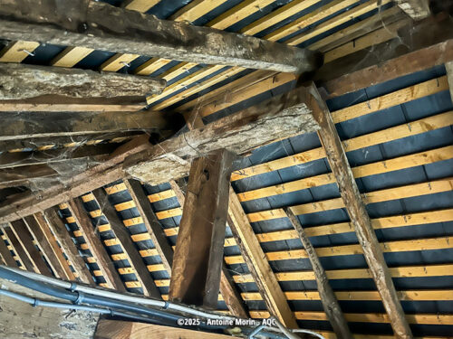 Désordre bâtiment : Panne faitière coupée - Concours Photo AQC 2025 - Antoine Morin