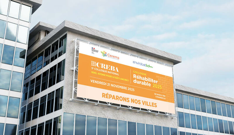 Logo de l'édition 2025 du colloque CREBA sur un panneau publicitaire urbain