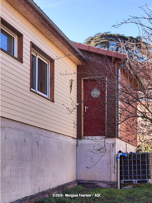 Désordre bâtiment : Décollement, fissuration d'enduit façade exposée - Concours Photo AQC 2026 - Margaux Fournier