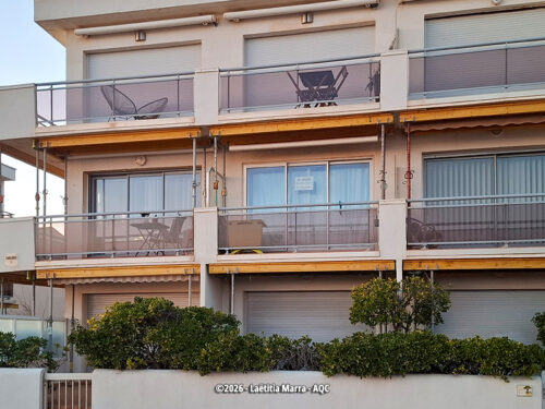 Désordre bâtiment : Défaut ferraillage : balcons affaissés, immeuble récent - Concours Photo AQC 2026 - Laëtitia Marra