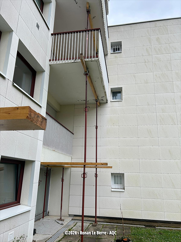 Désordre bâtiment : Étaiement mal dimensionné : risque d'effondrement - Concours Photo AQC 2026 - Ronan Le Berre