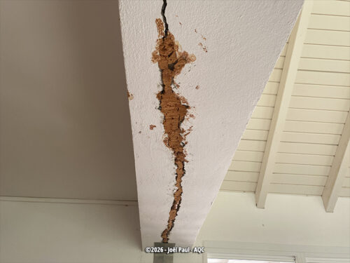 Désordre bâtiment Fissure poutre : joint de dilatation en zone sismique- Concours Photo AQC 2026 - Joël Paul